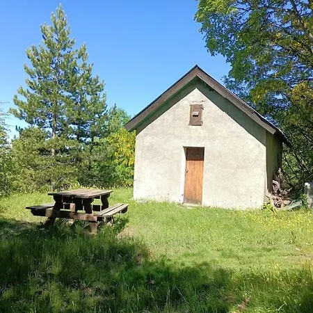 بيت للعطل Bas De Chalet Au Calme Avec Jacuzzi Et Jardin